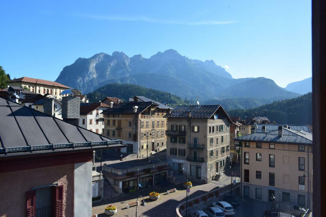 Lozzo Di Cadore - Dolomiti - Piazza IV Novembre Lozzo Cadore Bagian luar foto